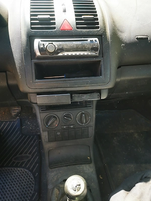 VW Polo 1.4 benzina din 2001 - imagine 7