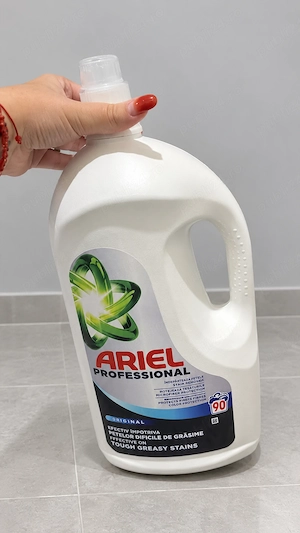 Ariel lichid pentru rufe