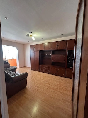 Vând apartament 3 camere  - imagine 2