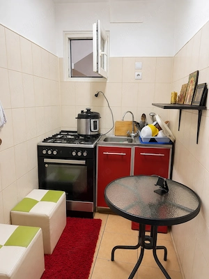 Vand camera camin cu baie proprie zona Brosteni Contactoare