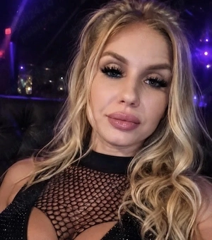 barby Escorta vip siliconata, servicii de calitate confirm watap 