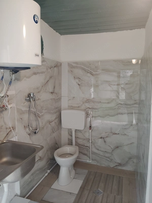 Chirie casa cu teren 5 camere, 1 baie, o bucatarie - imagine 2