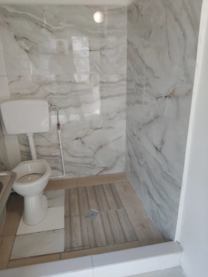 Chirie casa cu teren 5 camere, 1 baie, o bucatarie - imagine 4