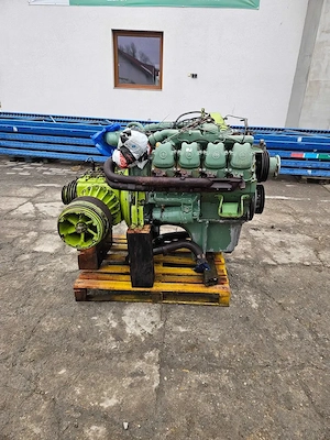 Motor Mercedes OM422A V8, de pe Claas Jaguar, stare perfectă