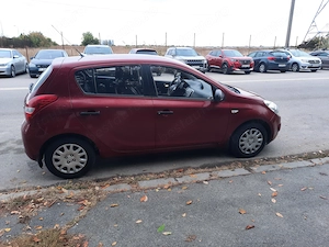 Proprietar vând Hyundai i20 CRDi 1,4 - imagine 6