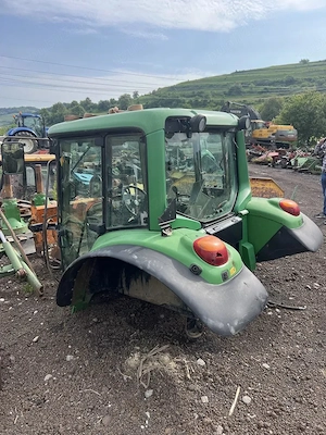 Cabine tractor John Deere 6930 și 4650 + piese de cabină