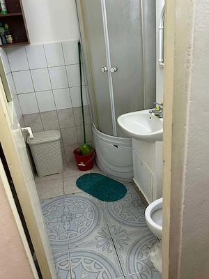 Închiriez garsonieră 