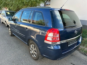Opel Zafira 1.6 Benzina 116 Cp an 2012 - imagine 4
