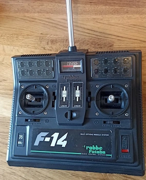 Radiocomanda modelism Futaba F-14 set cu receptor si acumulator pt navomodel telecomanda aeromodel
