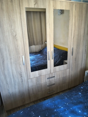 Vând mobila de dormitor