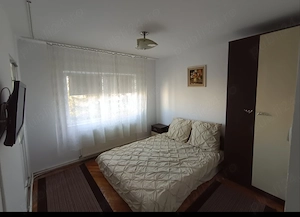 Închiriez apartament cu două camere decomandate etaj 3 in micro 17  - imagine 3