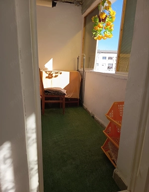 Închiriez apartament cu două camere decomandate etaj 3 in micro 17  - imagine 6