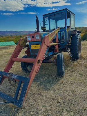 Tractor U650 cu încărcător frontal  - imagine 3