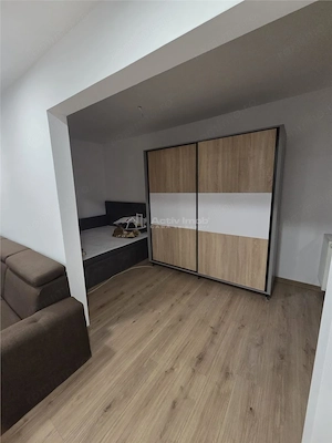 Apartament 2 camere renovat, etaj 1 – Micro 6, T #226;rgovi #537;te - imagine 3