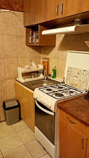 Închiriez garsonieră,zona CET