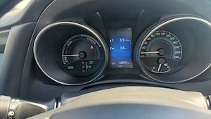 Vând Toyota Auris Hybrid 1.8, an 2016, hatchback, cu 105.000 km. Mașină economică și foarte fiabila. - imagine 4