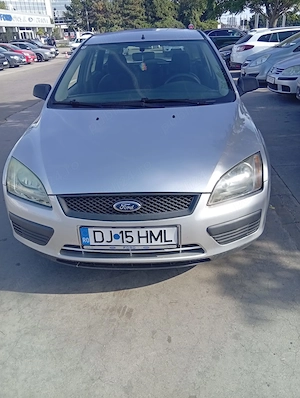 Vînd Ford Focus