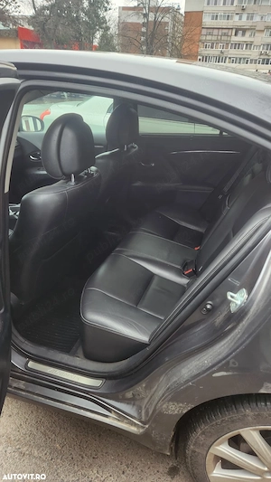 Toyota Avensis 2.2D4D Executive - imagine 4