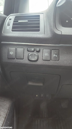 Toyota Avensis 2.2D4D Executive - imagine 9