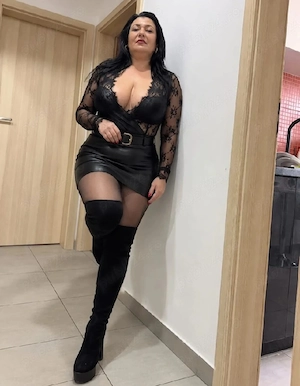 Doamna matura 41 ani noua venită cu servici totale cu sau fara balon plus fantezi