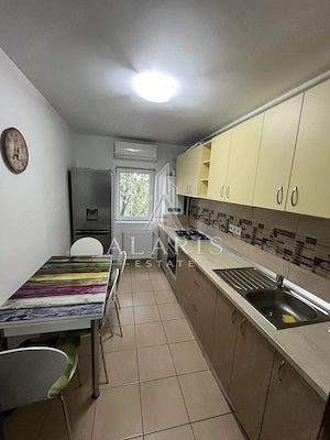 Apartament cu 3 camere, zona Lipovei - imagine 3