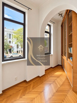 Apartament 3 camere cu arhitectură clasică tavane înalte - imagine 3