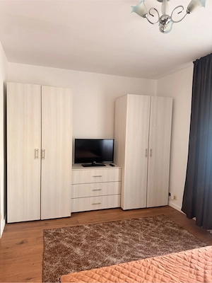 Închiriez apartament cu doua camere zona Podu Roş