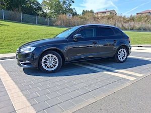 Vând Audi A3,sportback,2014,benzină,cutie manuală,înmatriculată,ITP la zi,7950 Euro ușor negociabil. - imagine 2