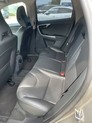 Vand Volvo XC 60 D4 Geartronic Summum - imagine 9