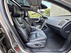 Vand Volvo XC 60 D4 Geartronic Summum - imagine 8