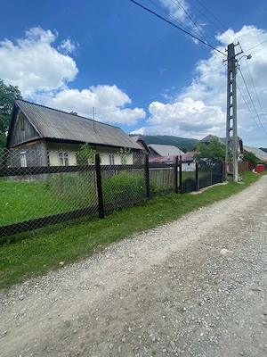 Vand teren intravilan 2600 mp si casa  batraneasca in Slatioara -Suceava - imagine 2