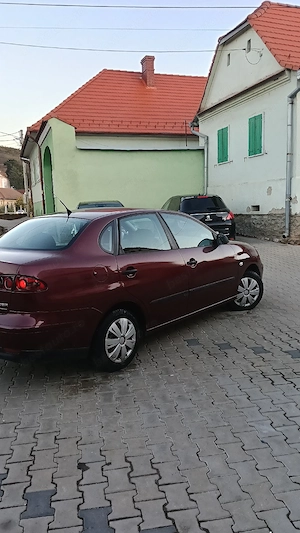 Seat cordoba 14 16 v benzină  - imagine 5