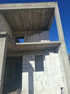 Vând casă in construcție 