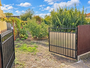 Vând casă cu etaj, 4 camere, balcon, grădină și anexe   Făurei - imagine 2