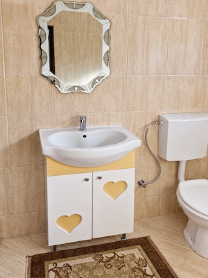 Vând casă cu etaj, 4 camere, balcon, grădină și anexe   Făurei - imagine 7
