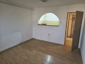 Vand apartament cu 2 camere , insorit dimineata, centrala de apartament, necesita imbunatatiri. - imagine 2