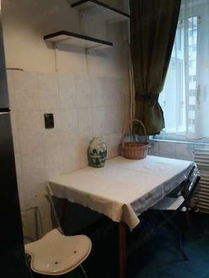 Închiriez apartament cu doua camere mobilatin zonta Titan Potcoava  - imagine 2