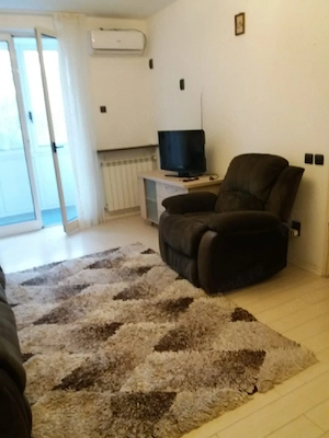 Închiriez apartament cu doua camere mobilatin zonta Titan Potcoava  - imagine 4