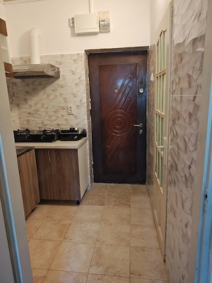  Proprietar   garsonieră renovată, mobilată, Km 4 5, etaj 2 . - imagine 3