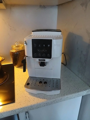 expresor Delonghi magnifica