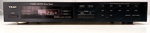 Tuner Digital Stereo TEAC T-X100 (Quartz PLL, 20 Memorii, Black & Gold)