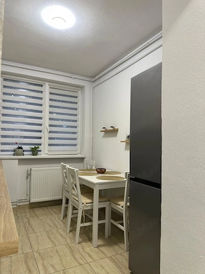 Închiriez apartament 2 camere - imagine 2