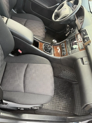 Vând Mercedes-Benz C180 - imagine 2