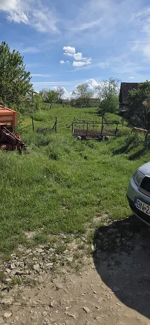 Vand 1572 mp teren toparcea
