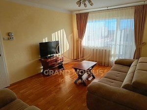 Apartament 83 mp, 3 camere, zona Dacia, 2 băi, balcon, mobilat complet - imagine 2