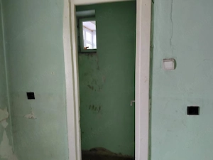 Apartament 4 camere decomandate pentru renovare  in Peregu Mare- - imagine 8