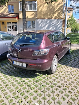 Vând Mazda 3 hatchback din 2007 motor 1.6 benzină.