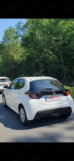 toyota yaris hybrid - imagine 2
