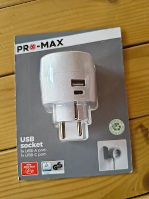 Adaptor priză PRO-MAX cu USB-A și USB-C (Nou, Sigilat)