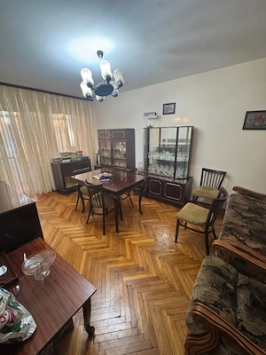 vand apartament 3 camere zona Central, dec zona ultracentrala